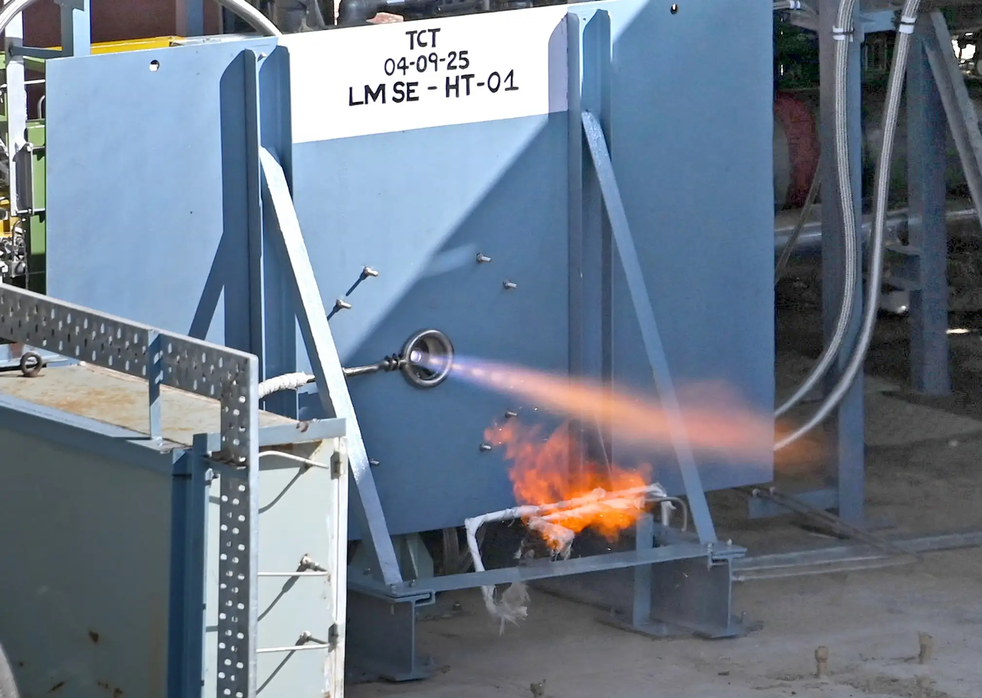 Sub-scale thrust chamber hot test