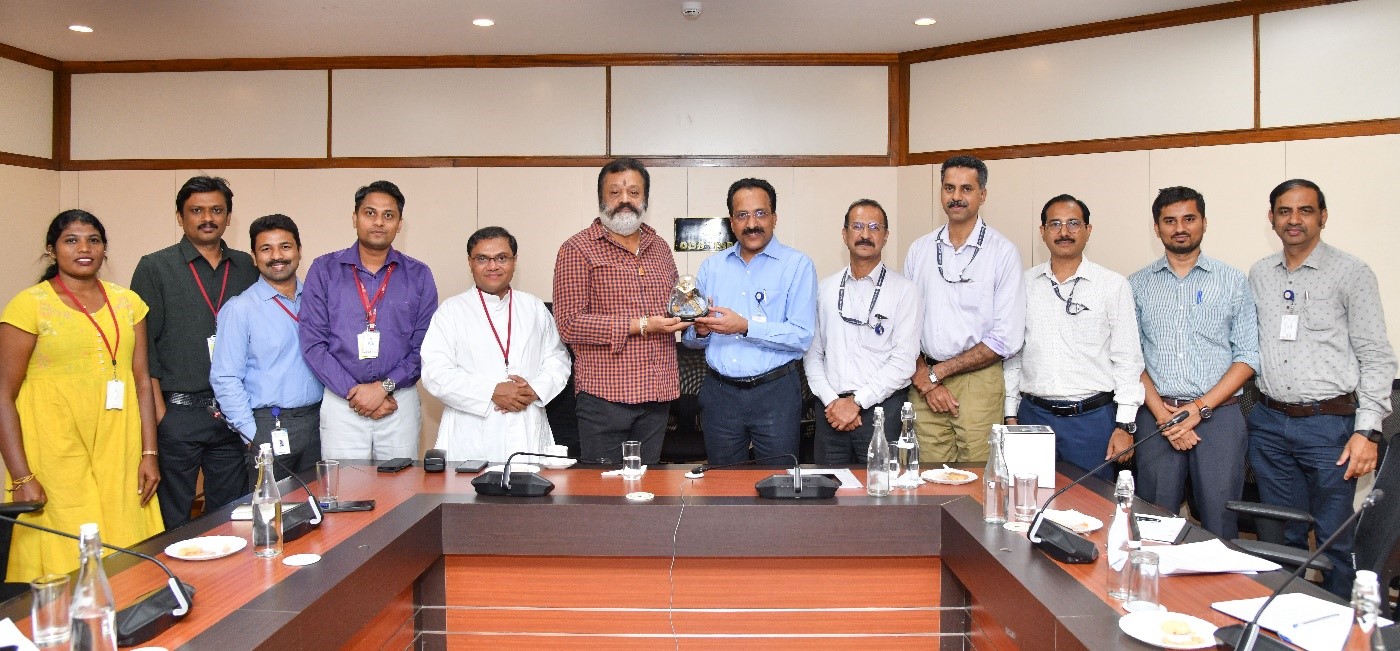 Shri Suresh Gopi, Hon'ble Minister of State, meets Shri S. Somanath, Chairman, ISRO 