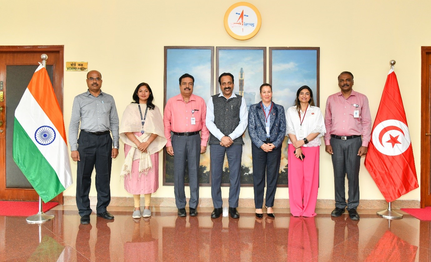 Ambassador of Republic of Tunisia met 
             Chairman, ISRO