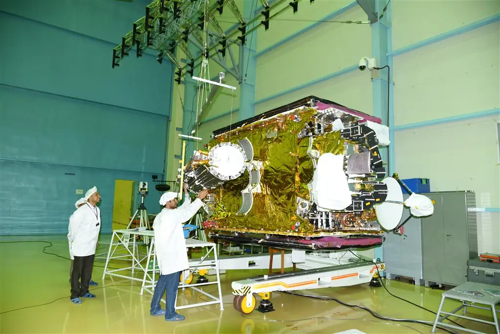 Hoisting of Cryogenic Upper Stage during Vehicle Integration