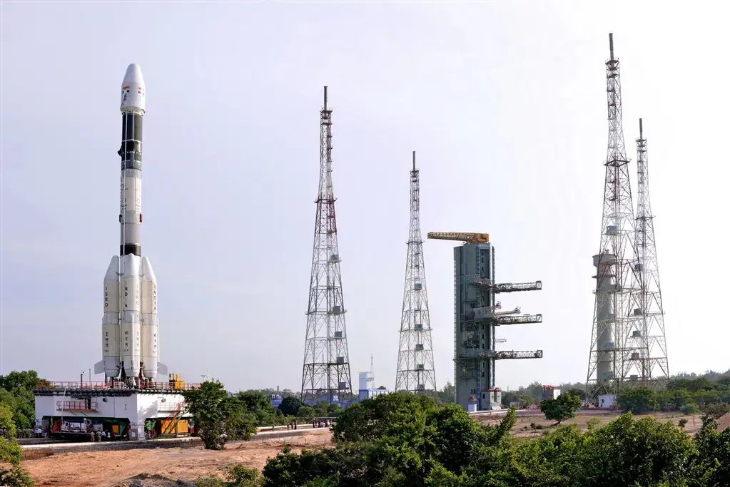 The fully integrated GSLV-F05 carrying INSAT-3DR approaching the second launch pad